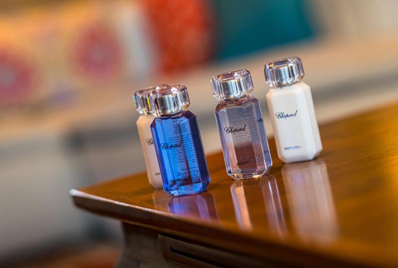 Large Suite with Hot Tub and Balcony Lake Side View image 2