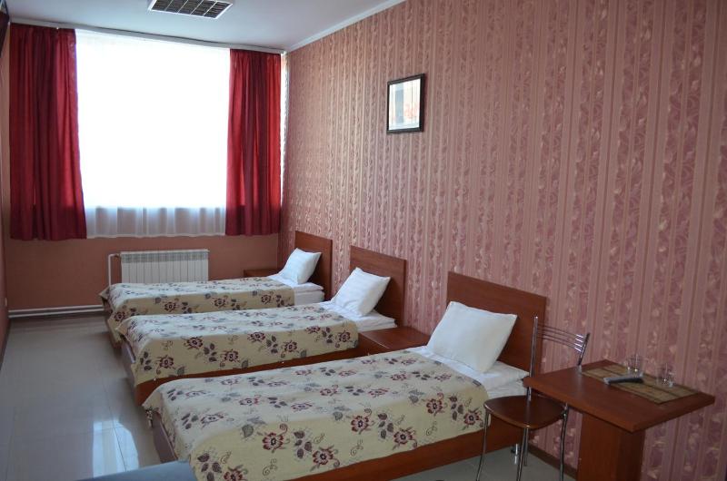 Standard Triple Room image 1