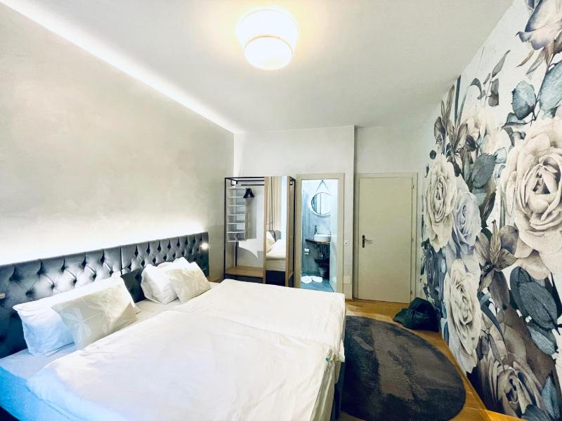 Standard Double Room image 1