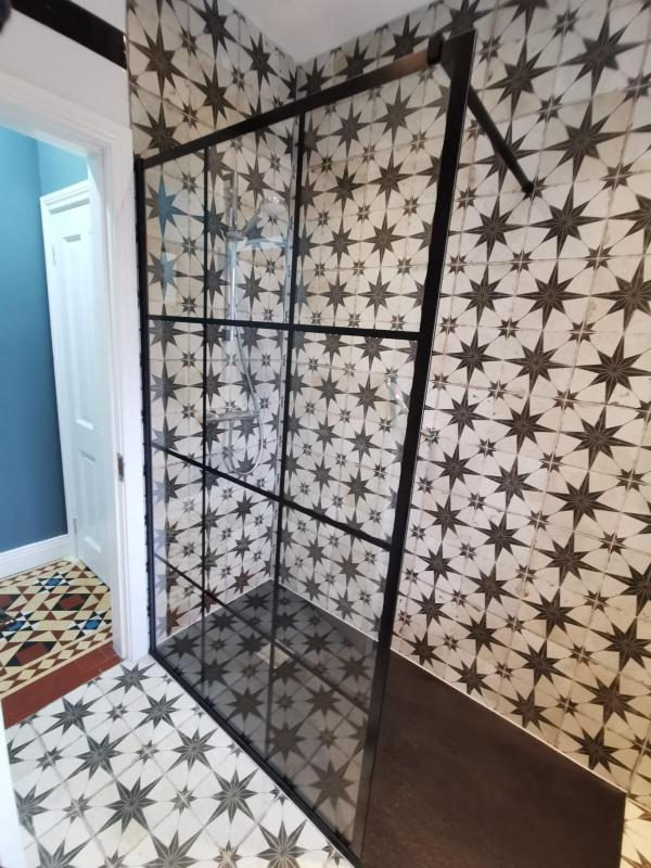 Twin Room with Bathroom image 1