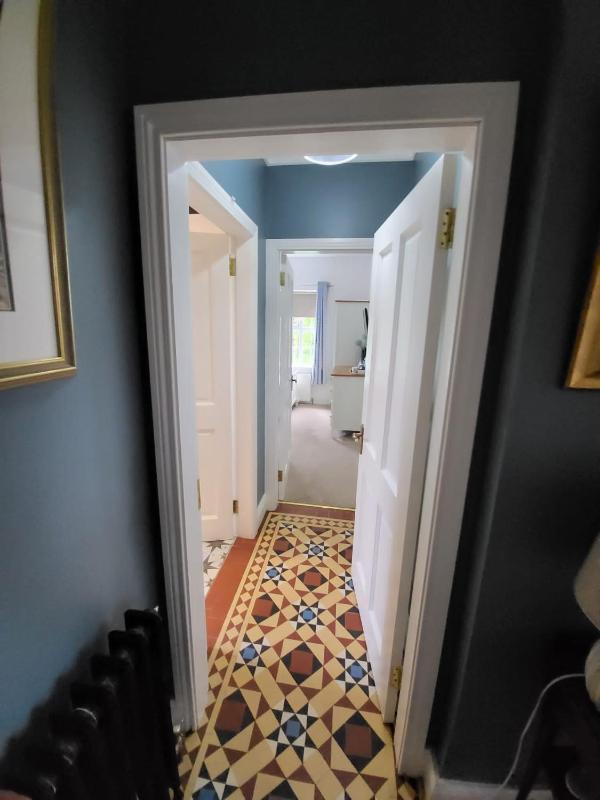 Twin Room with Bathroom image 3