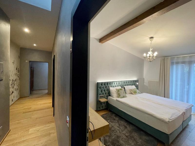 Double Room with Balcony image 2