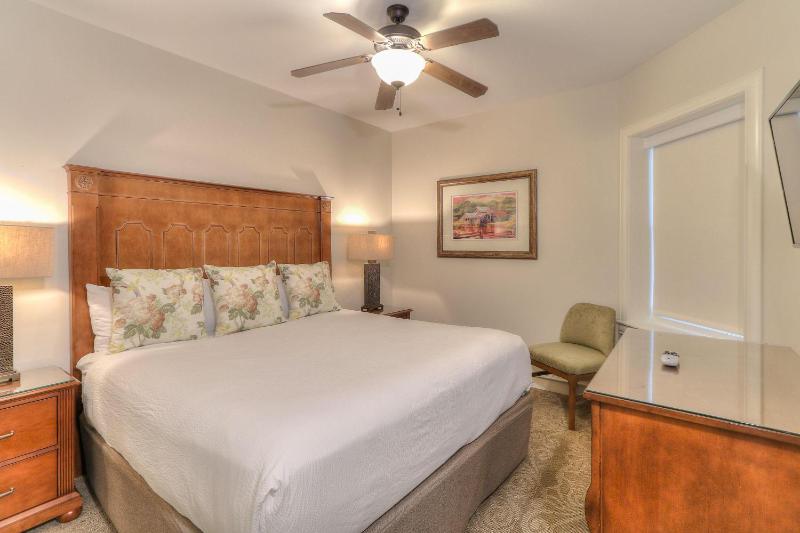 Three Bedroom Condo - Two Kings, Two Twins image 3