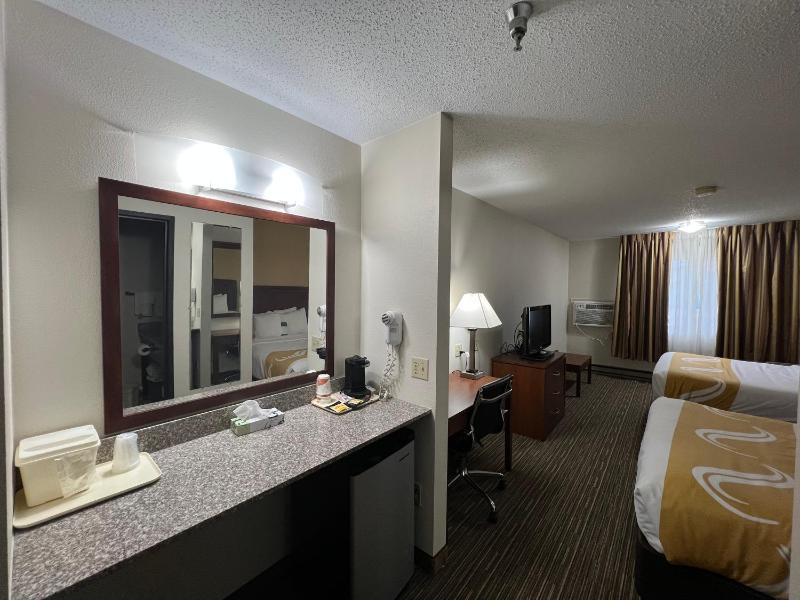 Queen Room with Two Queen Beds - Non-Smoking/Pet Friendly image 2