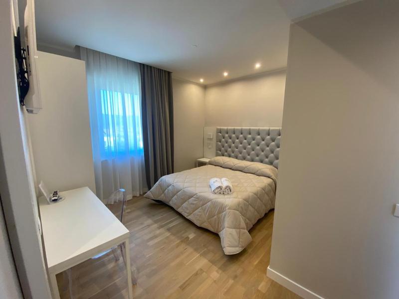 Classic Double or Twin Room image 3