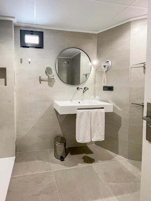 Hotel Quatre Llunes - image 19