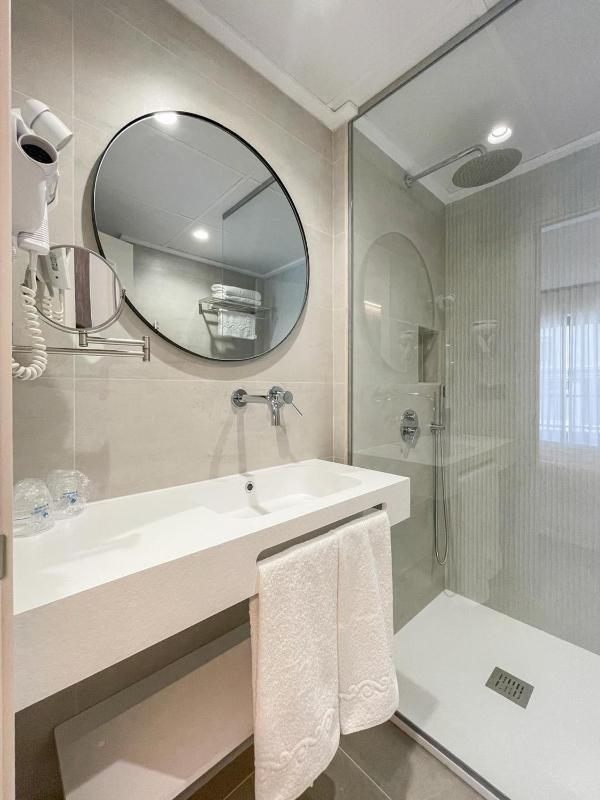 Double Room image 2