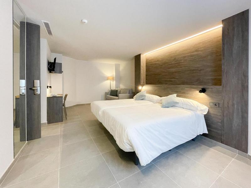 Hotel Quatre Llunes - image 48
