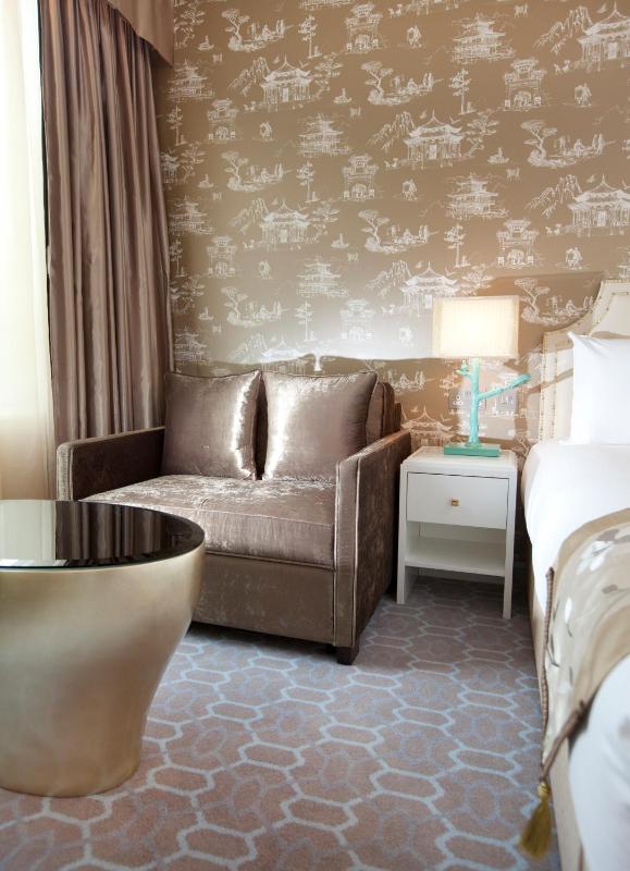 Deluxe Double Room image 3