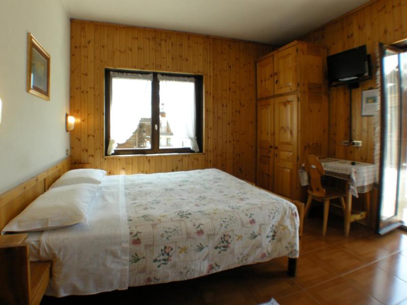 Double or Twin Room with Balcony image 3