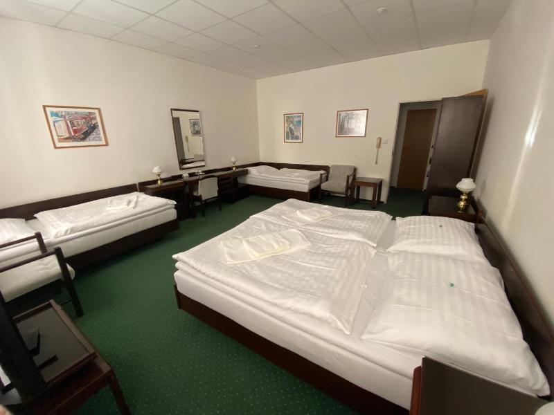 Quadruple Room image 2