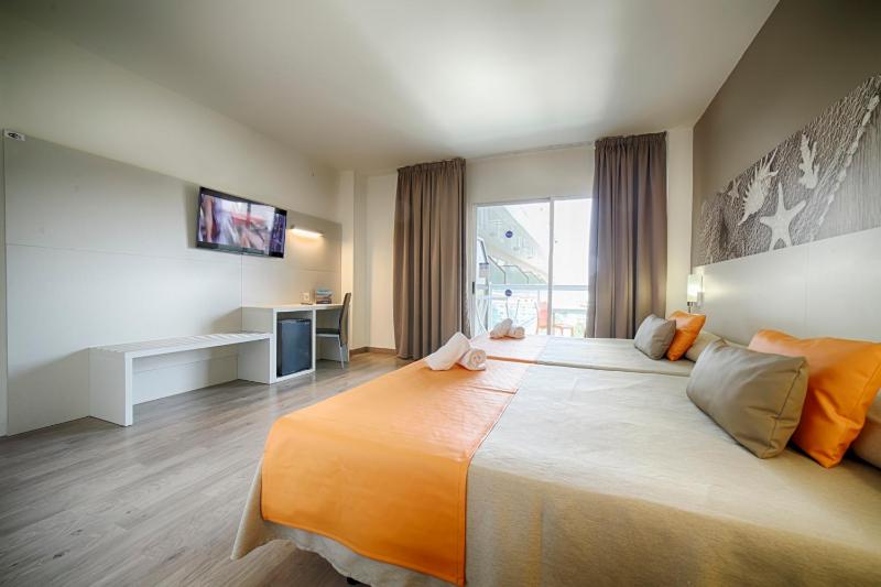 Twin Room image 2
