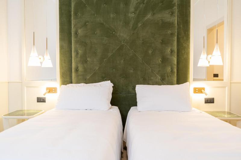 Double Room with Patio image 3
