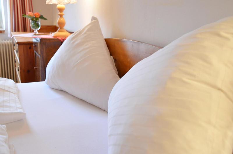 Double Room with Lake View image 3