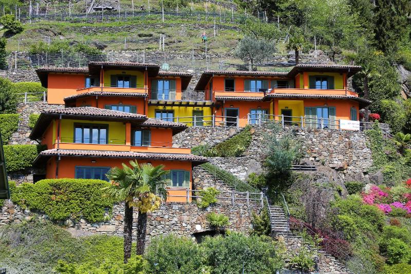 One-Bedroom Apartment with Lake View image 1