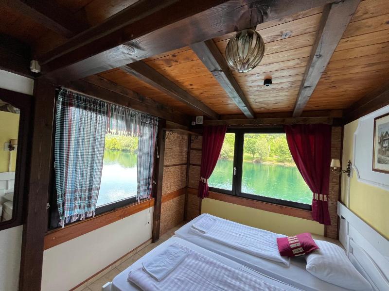 Deluxe Triple Room with River View image 3