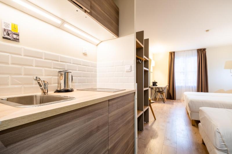 Appartement 1 chambre avec 1 lit double et 2 lits simples image 4