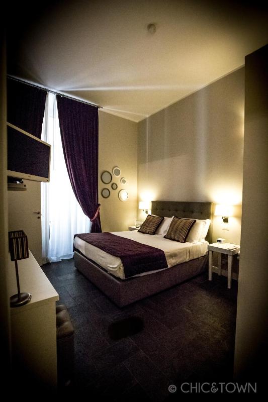 Classic Double Room image 4
