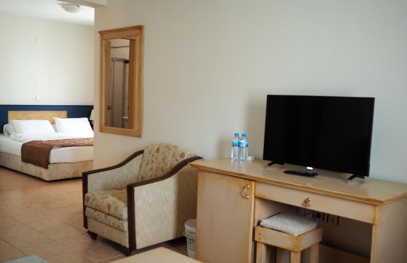 Standard Triple Room image 3
