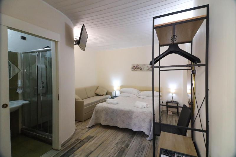 Family Room with Garden View image 3