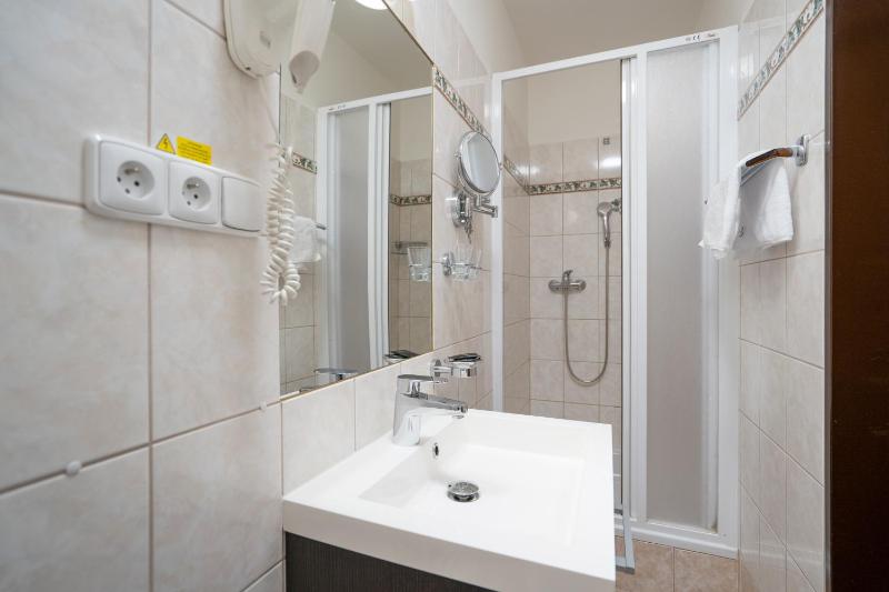 Double Room with Balcony image 4