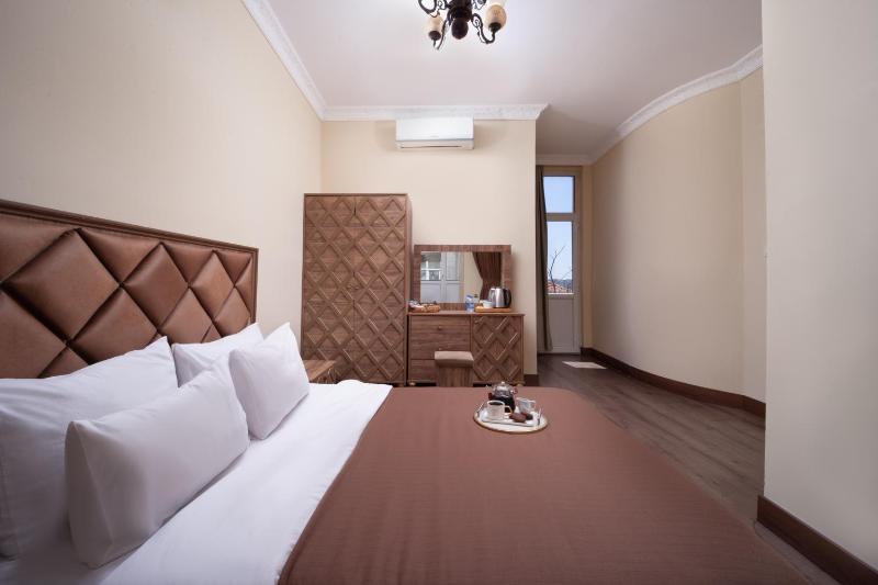 Deluxe Single Room image 3