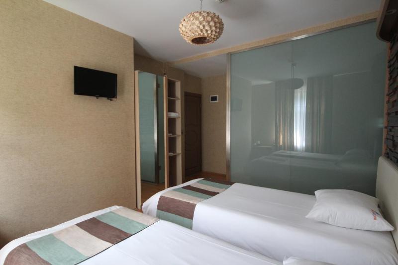 Deluxe Double Room with Mountain View image 2