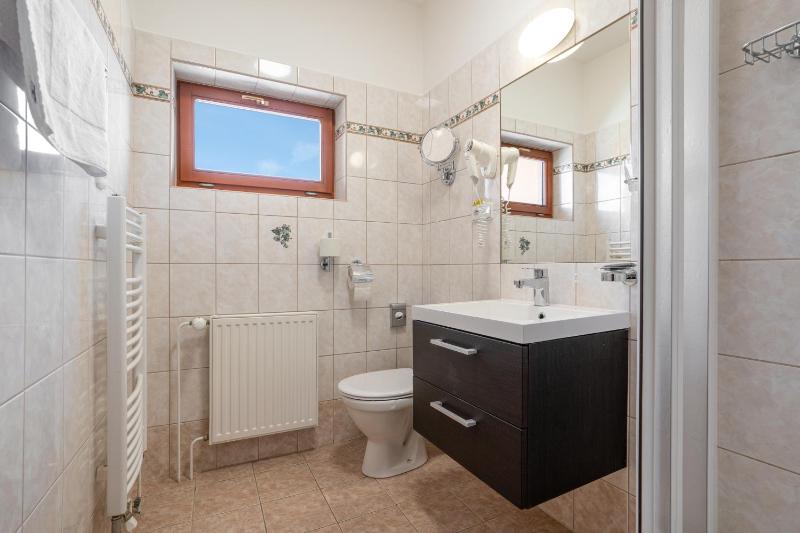 Triple Room with Balcony image 2