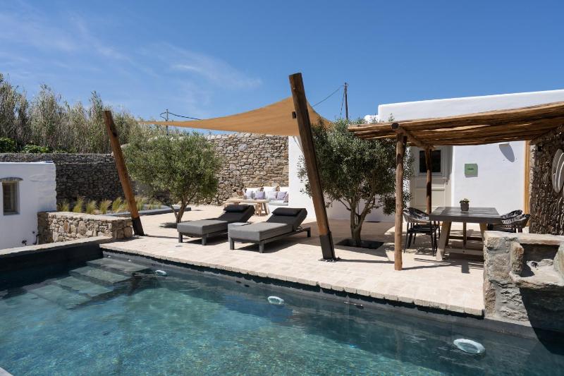 Family Villa with Private Pool image 1