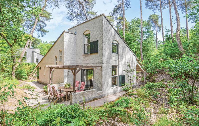 Three-Bedroom Holiday Home  image 1
