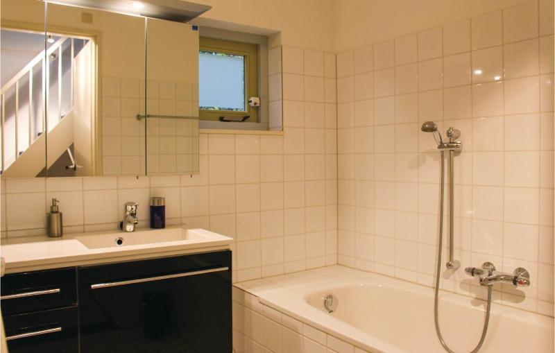 Three-Bedroom Holiday Home  image 3