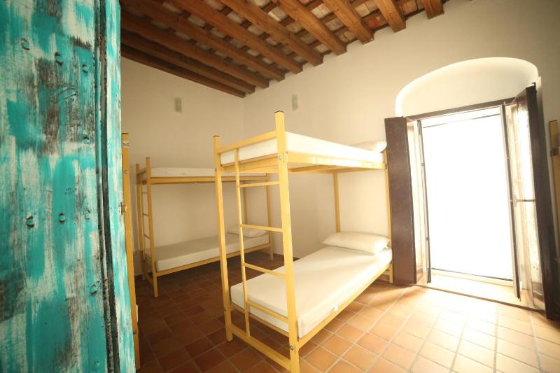 Wake up in Tarifa Hostel & Restaurant Lounge - image 3