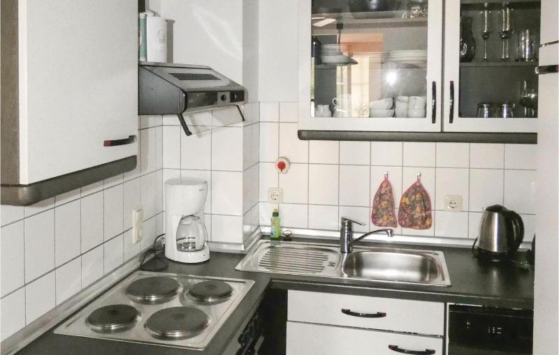One-Bedroom Apartment image 4