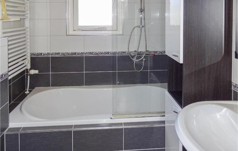Holiday Home image 4