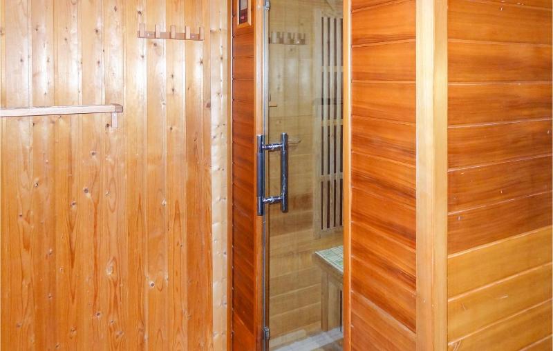 Holiday Home image 2
