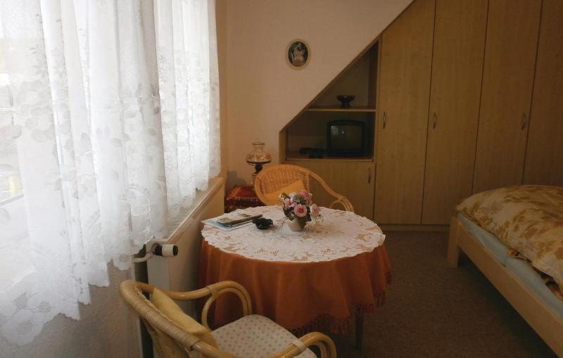 One-Bedroom Apartment image 3
