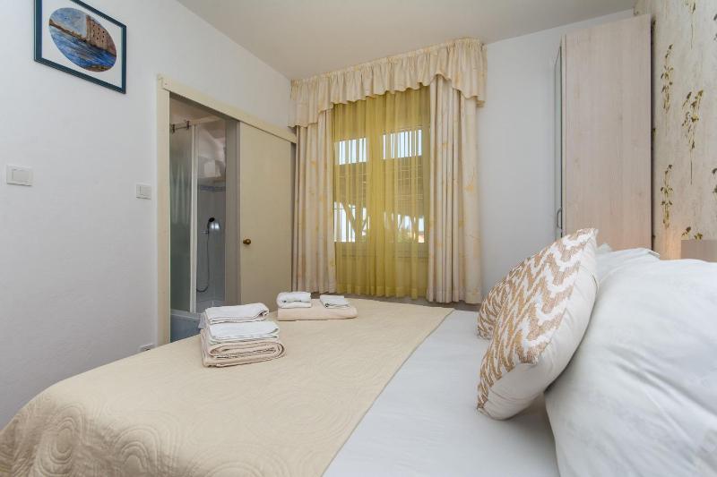 Economy Double Room with Shared Terrace image 4
