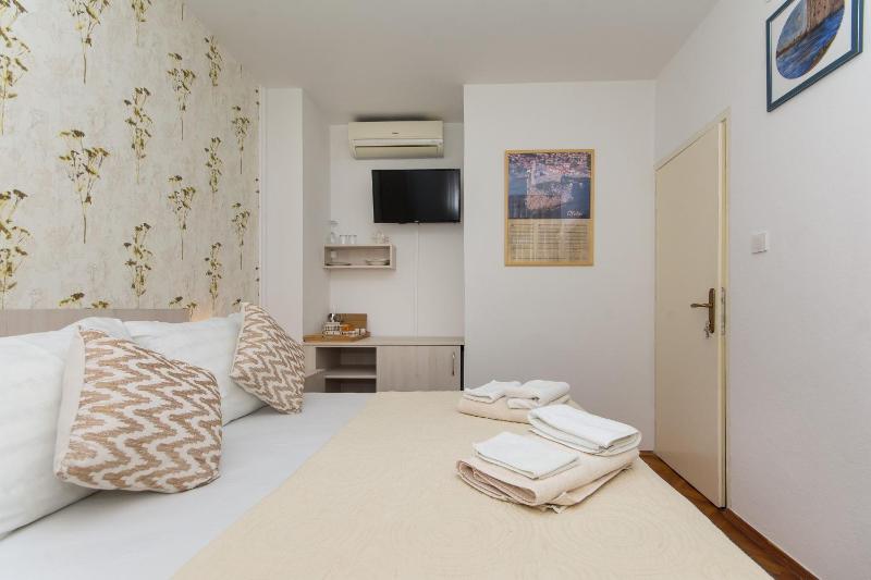 Economy Double Room with Shared Terrace image 1