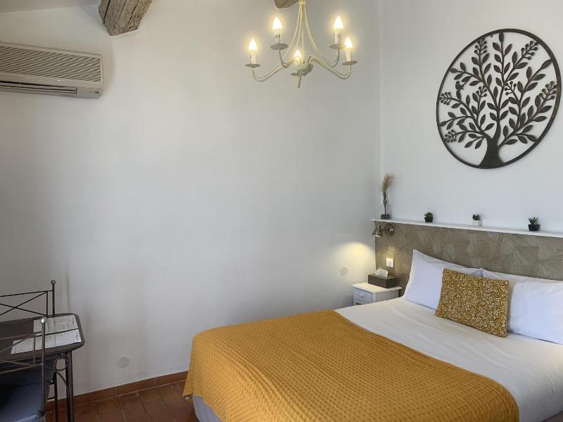 Standard Double Room image 1
