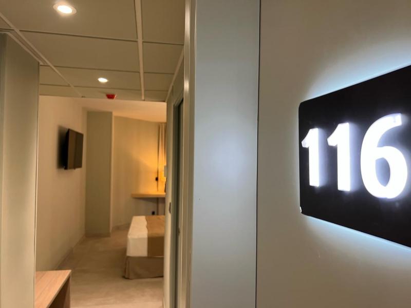 Double or Twin Room image 4