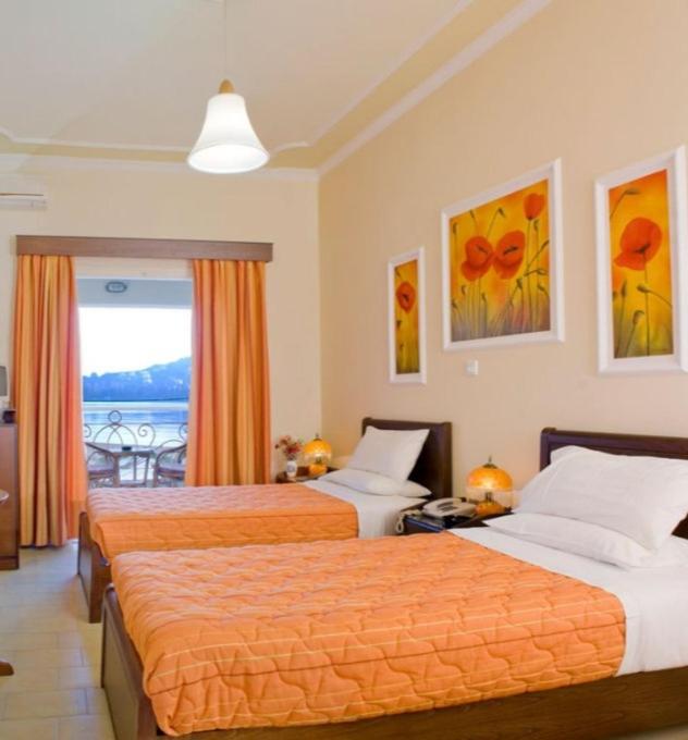 Double or Twin Room with Sea View image 2