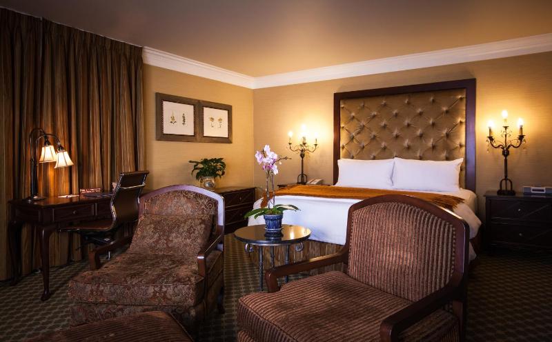 King Suite with City View and Balcony - Non-Smoking image 3