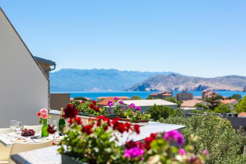 Apartment with Sea View image 3