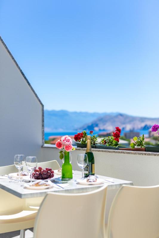 Apartment with Sea View image 2