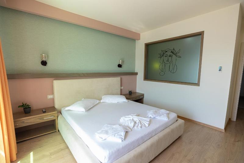 Two Bedroom Suite with Balcony and Sea View image 4