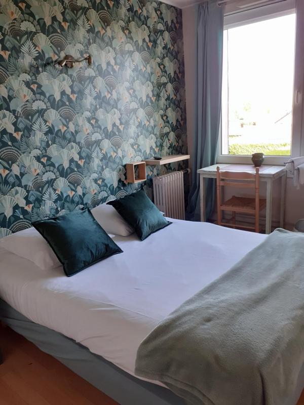 Double Room with Shared Bathroom image 1