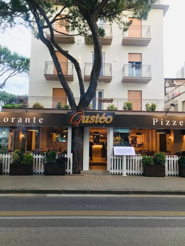 Hotel Cristina - image 29