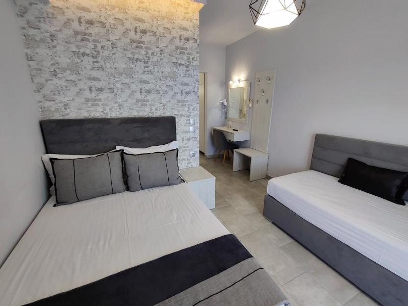 Deluxe studio with sea view (1st floor) image 1