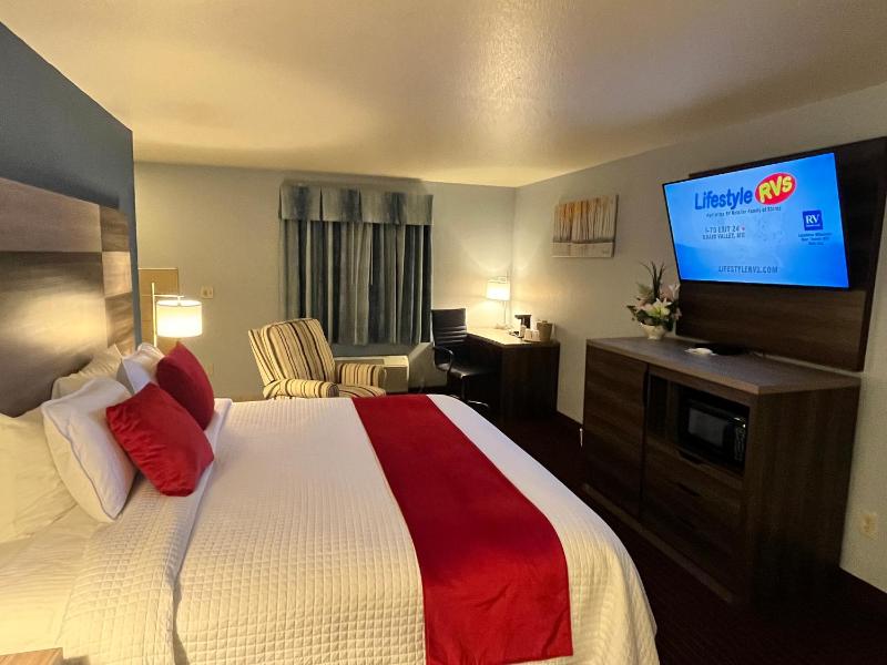 Superior King Room image 3