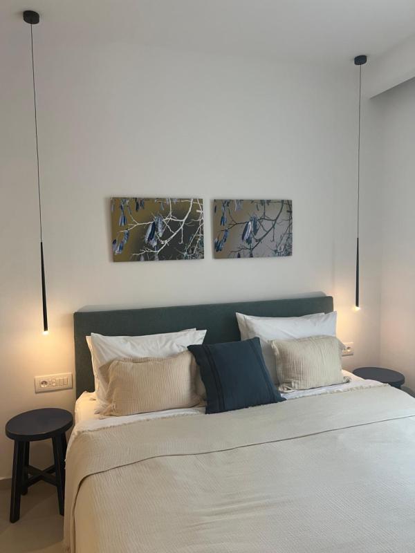 Double Room with Balcony image 3
